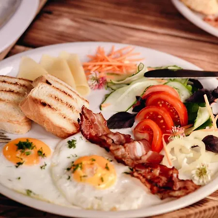 Korona Hotel&spa Μπούκοβελ